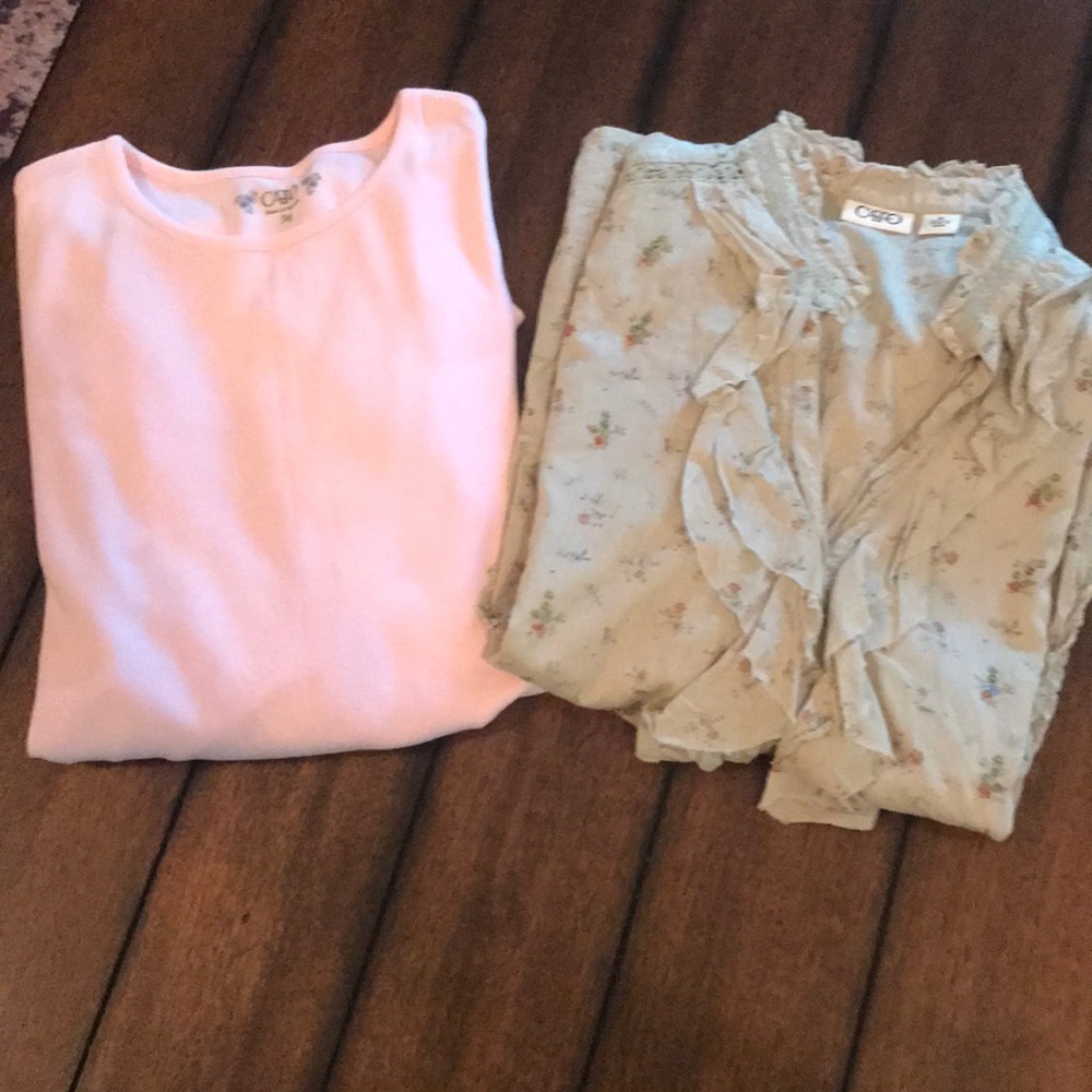 2 women’s shirts from Cato